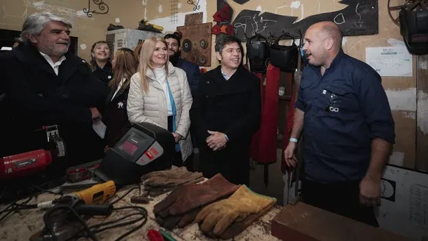 Kicillof recorrió centro de formación laboral y mausoleo de Perón en San Vicente
