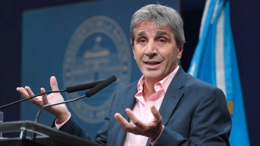 Caputo presentó el programa financiero 2027: "Salir a los mercados es una opción más, no un objetivo”